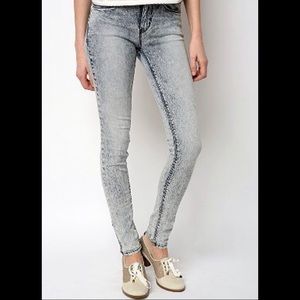 Acid wash cigarette jeans